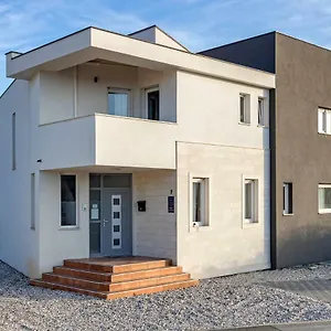 Apartment Peti, Pula